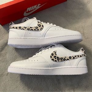 *NEW* Women’s Nike Leopard print check - Size 10 - Court Vision Low
